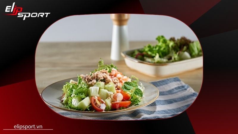 Bạn có thể chế biến lê thành salad để tăng thêm hương vị