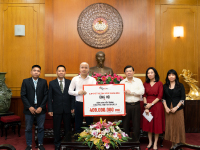 Ảnh nhỏ cho slide MTTQ Trung Ương tiếp nhận ủng hộ từ Elipsport