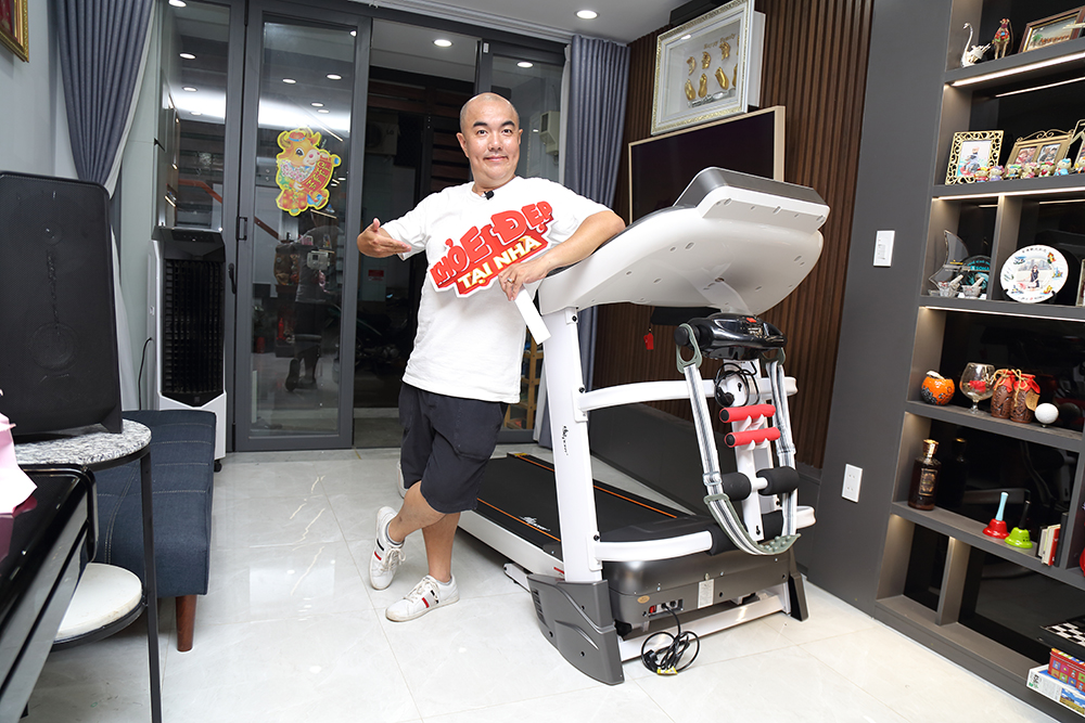 Đạo diễn Quốc Thuận lựa chọn máy chạy bộ Elip Aurora bảo vệ sức khoẻ mùa dịch