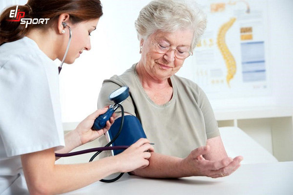 chăm sóc bệnh nhân tăng huyết áp