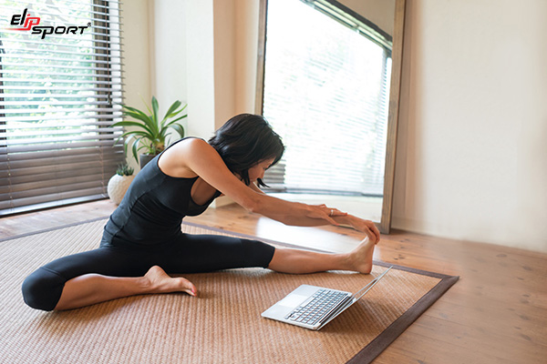 có nên học yoga online không