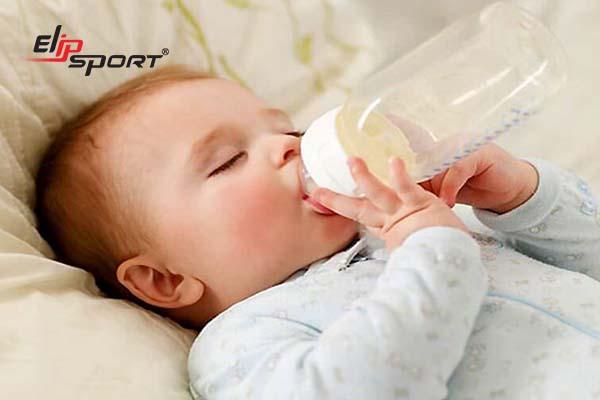 Ăn gì cho trẻ sơ sinh dễ ngủ