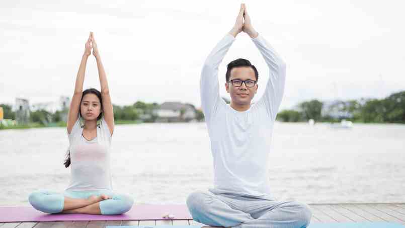 Tư thế yoga thiền định ngồi Miến Điện