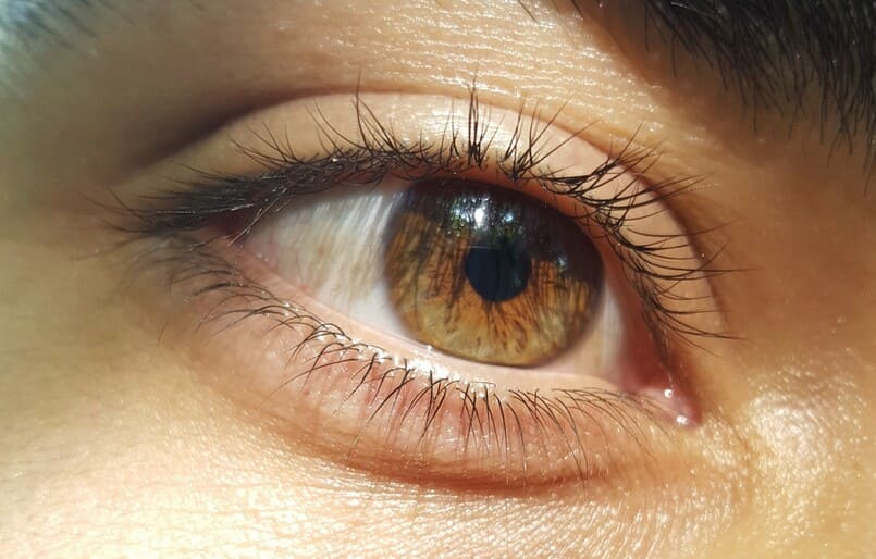 Nháy mắt phải ở nam - Nguyên nhân mắt phải giật ở nam giới