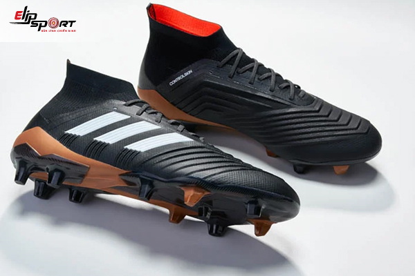giày bóng đá cỏ nhân tạo Adidas