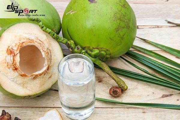 Nước Dừa Bao Nhiêu Calo? Uống Nước Dừa Có Giảm Cân Không