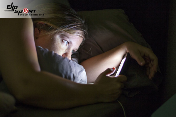 Hội chứng sợ ngủ một mình là gì? Cách khắc phục