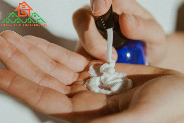 cách gội đầu không bết