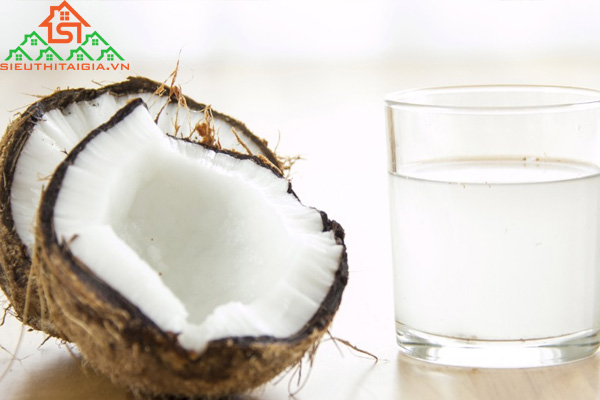 Bị cảm có nên uống nước dừa không? Công dụng của nước dừa
