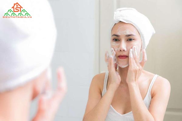 vì sao không nên nặn mụn trứng cá