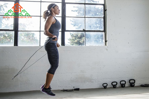 Nhảy dây có giảm mỡ bụng không? Hướng dẫn cách nhảy dây đúng
