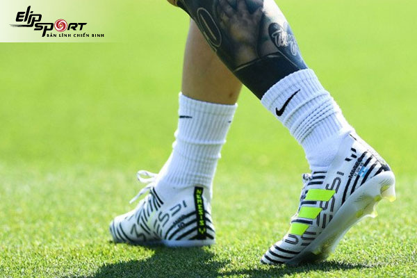 giày bóng đá cỏ nhân tạo adidas