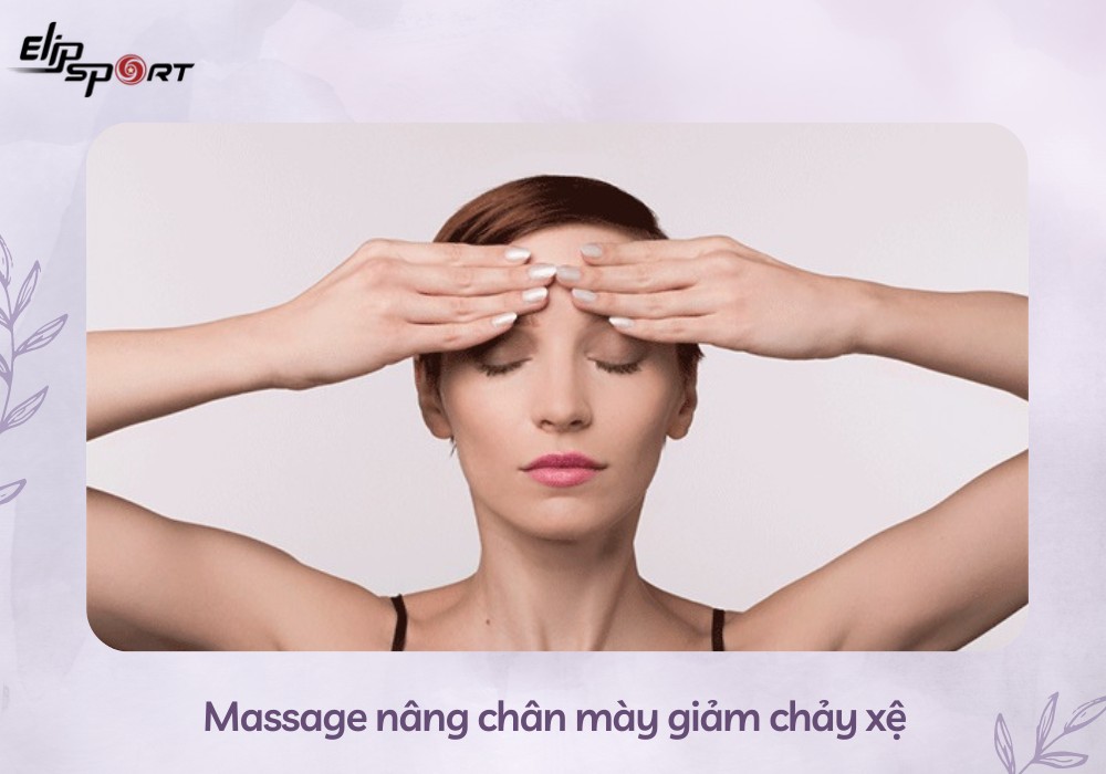 Massage nâng chân mày giảm chảy xệ