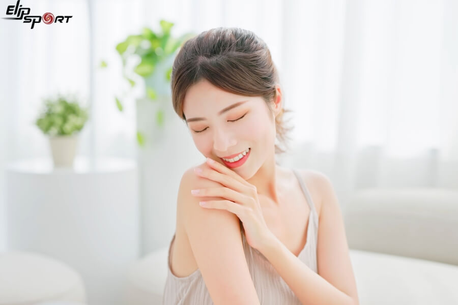 Massage đá nóng tăng sức khỏe cho da