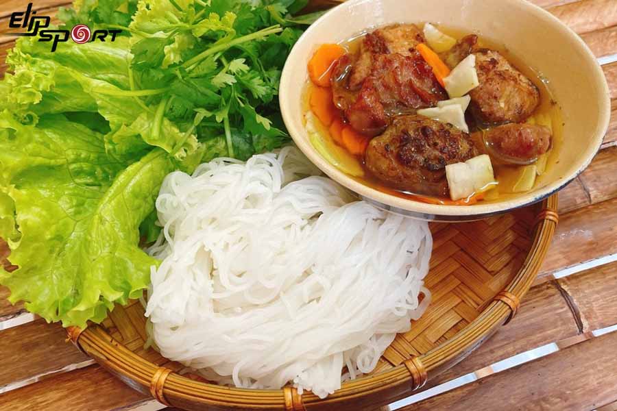 Bún chả bao nhiêu calo? Ăn bún chả có béo không?