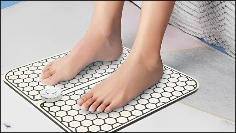 Thảm massage chân có hình vuông, kích thước nhỏ
