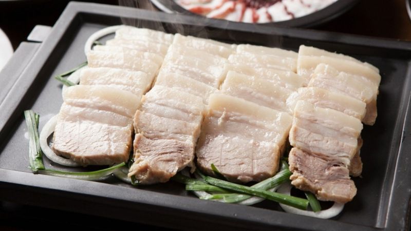 100g thịt heo luộc vẫn giữ gần bằng lượng calo ban đầu
