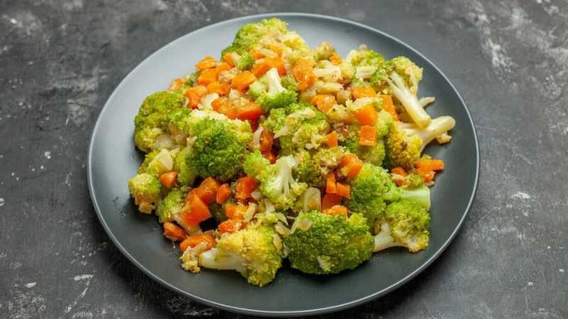 Bông cải xanh xào có mùi vị thơm ngon và dễ ăn