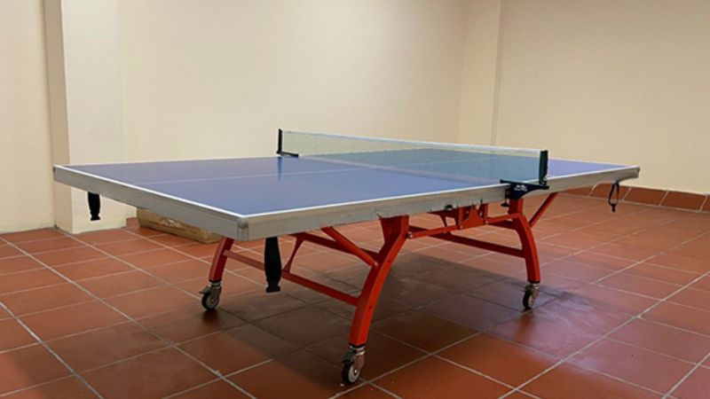 Chân bàn chắc chắn, không cong lệch để tạo tính ổn định khi chơi