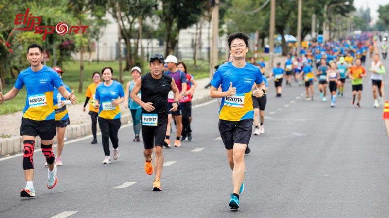 Đường chạy marathon thường là những con đường trải nhựa, bê tông, hoặc những con đường mòn đã được quy hoạch sẵn
