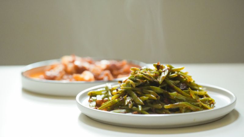 Nấu chín kỹ đậu que để loại bỏ saponin có trong vỏ đậu