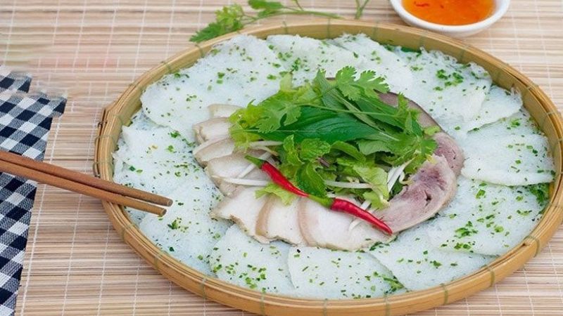 Bánh hỏi với thịt luộc là món ăn đơn giản nhưng rất hấp dẫn