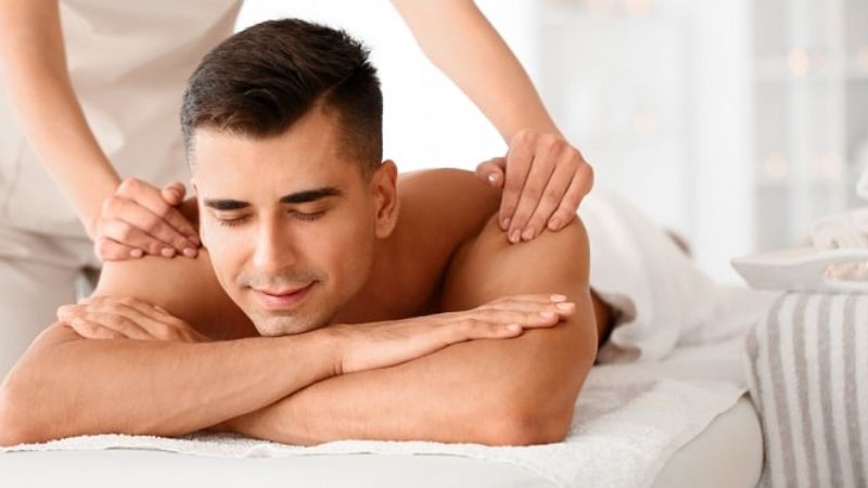 Massage bằng phương pháp bấm huyệt