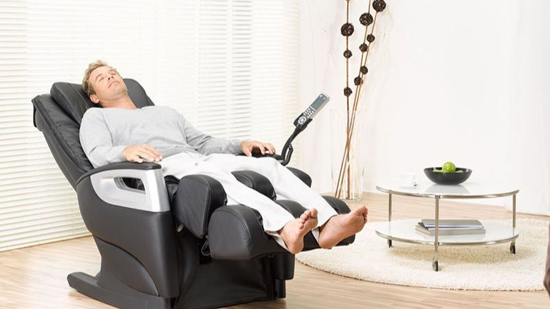 Massage toàn thân bằng việc sử dụng ghế massage