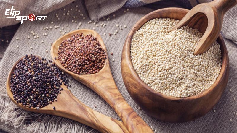 Trong một cốc 185g hạt quinoa chứa khoảng 120 calories