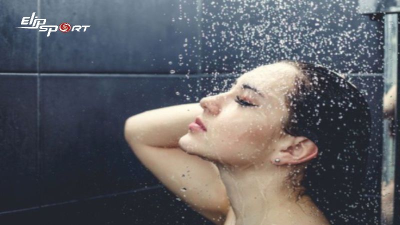 Việc tắm rửa thường xuyên cũng sẽ giúp bạn rất nhiều hạn chế mùi hôi của cơ thể