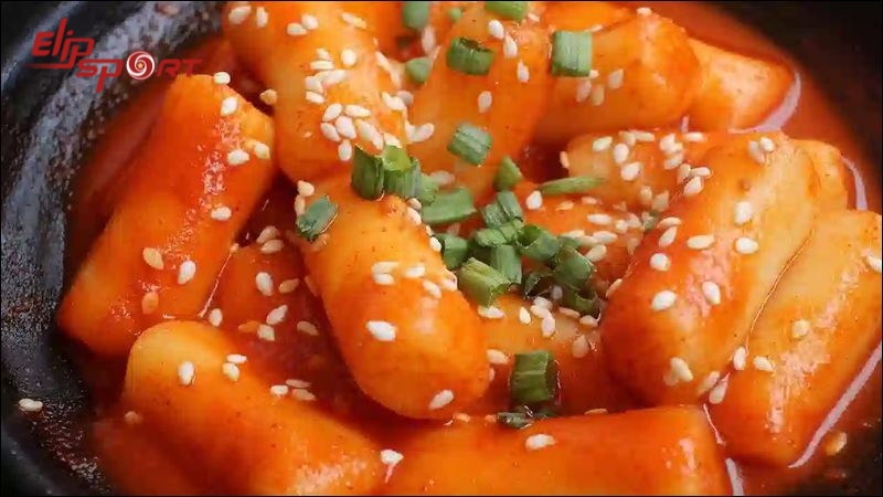 Bạn không nên ăn lẩu Tokbokki nếu đang muốn giảm cân hay siết chặt cân nặng