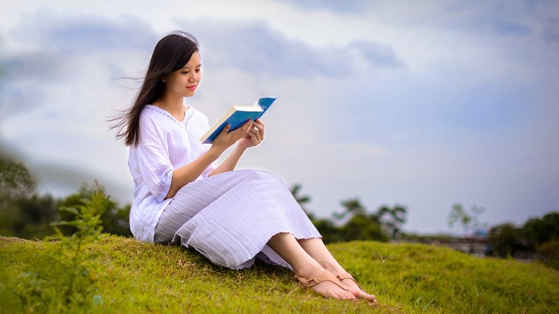 Đọc sách giúp bạn thư giãn và cải thiện trí não