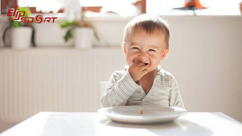 Đối với trẻ em dưới 1 tuổi, không nên cho trẻ ăn những thực phẩm có chứa đường và chất ngọt là rất quan trọng