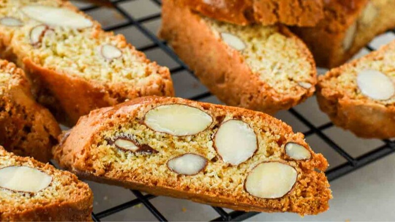 Bánh hạt dinh dưỡng là loại bánh được làm từ các nguyên liệu giàu chất xơ, protein, chất béo lành mạnh
