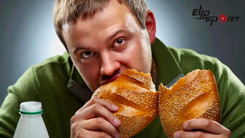 Tránh ăn bánh mì vào buổi tối, điều này sẽ gây khó tiêu cho hệ tiêu hoá