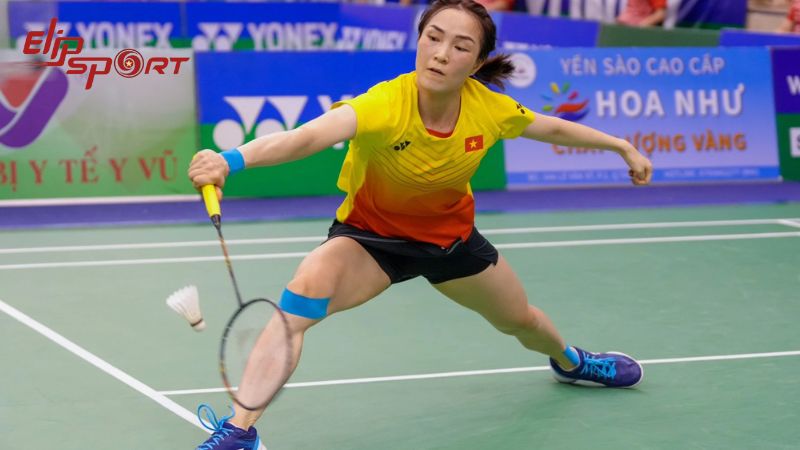 Để đánh cầu lông không mất sức, việc tập luyện đều đặn là quan trọng để nâng cao sức bền