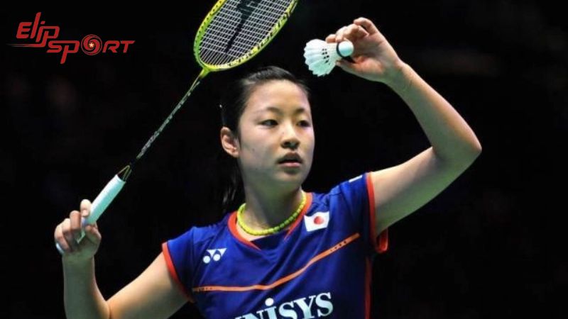 vị trí cuối sân của đối phương thường là điểm rơi cho những cú giao cầu cao tay