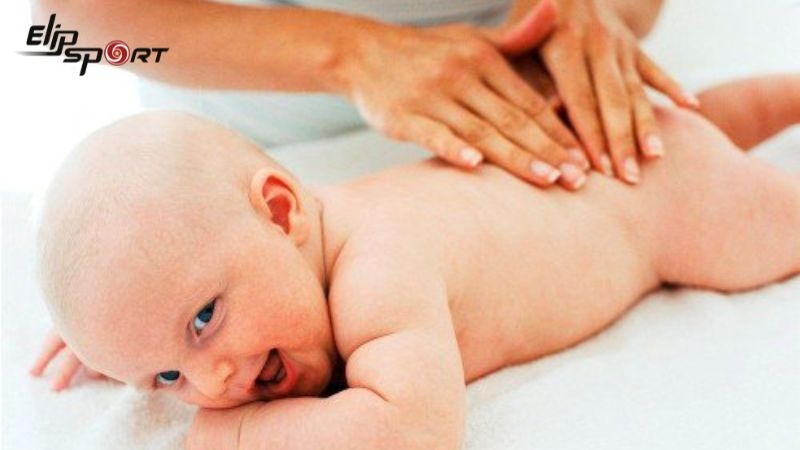 Massage lưng cho trẻ sơ sinh có thể được thực hiện 1-2 lần mỗi ngày
