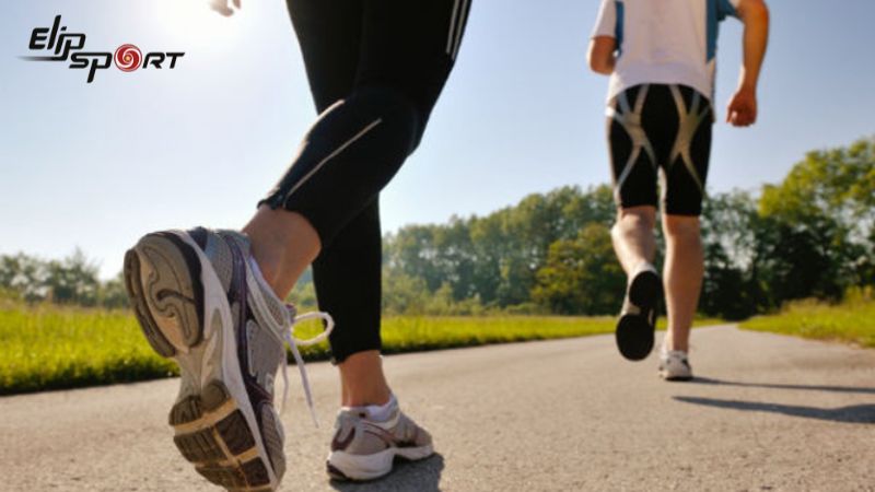Tập luyện đi bộ hoặc chạy bộ đúng cách giúp tăng cường sức mạnh cơ bắp
