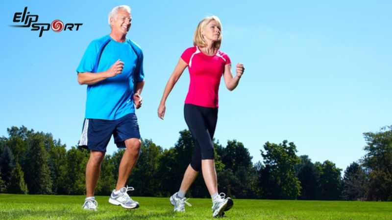Đi bộ có thể là hoạt động thích hợp hơn đối với nhóm người lớn tuổi