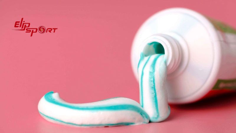 Kem đánh răng chứa nhiều chất tẩy mạnh