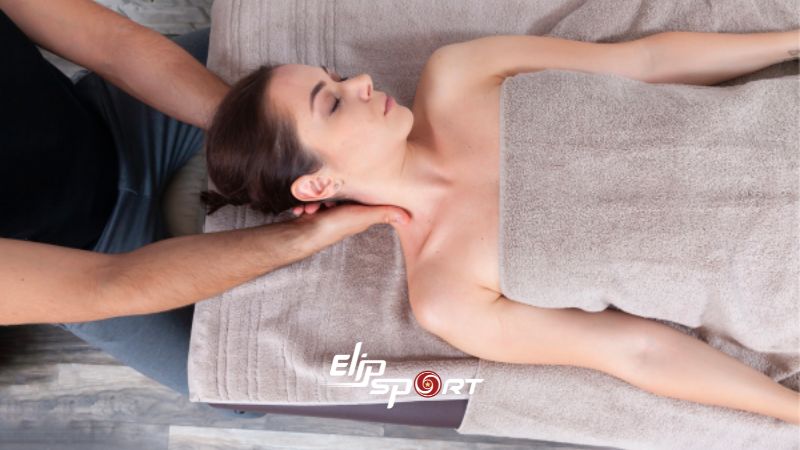 Massage cổ vai gáy tại nhà giảm đau tức thì