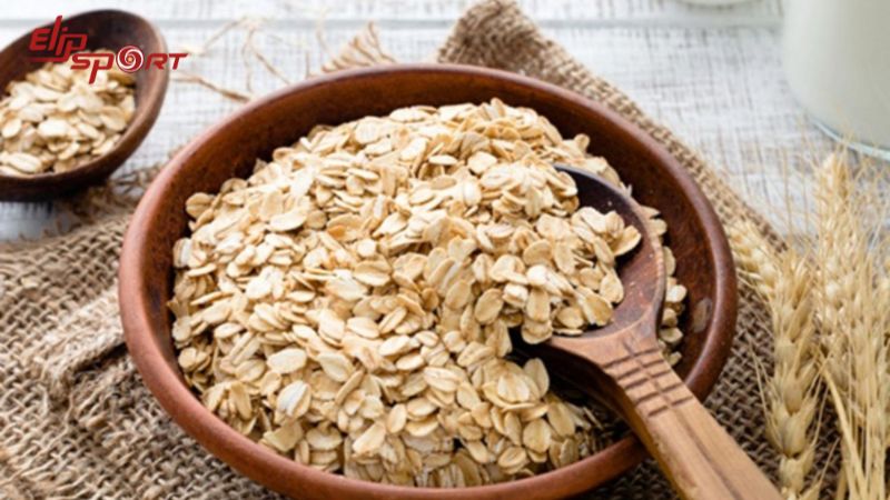 Một bát yến mạch khoảng 100g chứa khoảng 348 calo