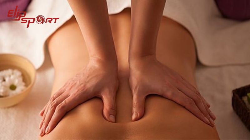 Người thực hiện cần chú ý đến vị trí và chiều sâu của các động tác massage