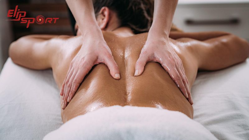 Massage Thụy Điển giúp kích thích và đào thải các độc tố ra bên ngoài nhờ các động tác xoa bóp