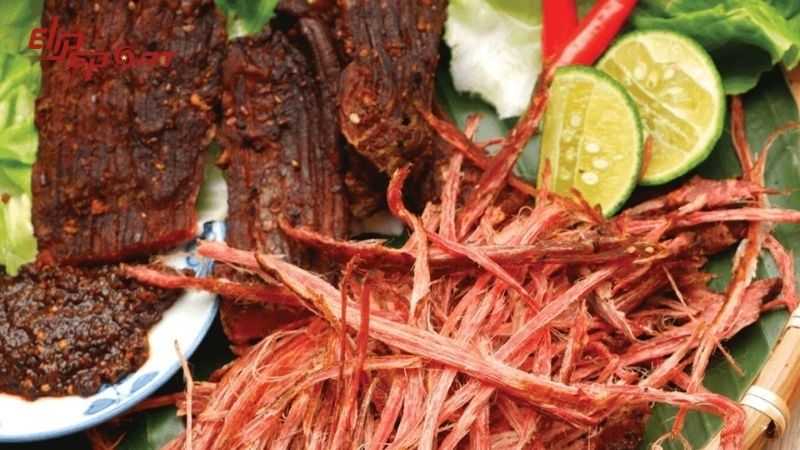 100g thịt lợn gác bếp có từ 250 đến 300 calo tùy theo cách chế biến