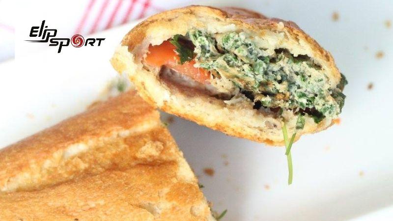 Một ổ bánh mì trứng ngải cứu chứa khoảng 307 Kcal