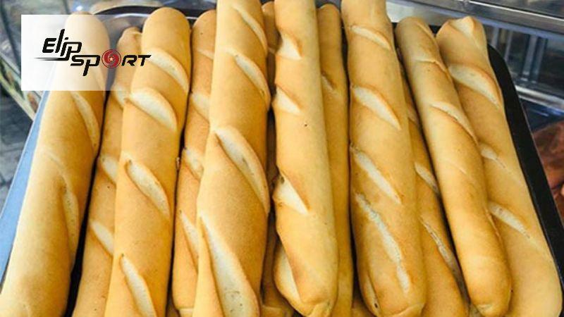 Bánh mì que không nhân vốn đã có lượng calo rất cao