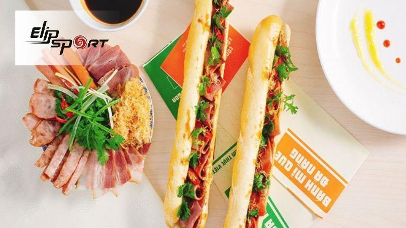 Bánh mì que Đà Nẵng có kích thước lớn hơn và chứa khoảng 220 calo