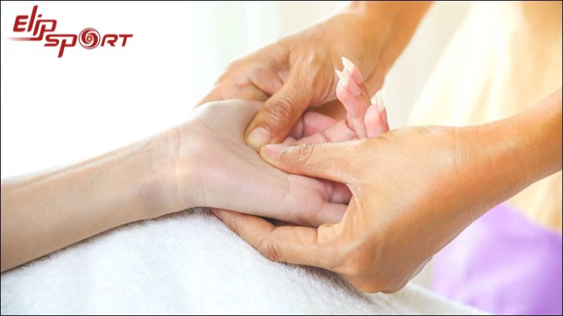 Massage tay giúp ngăn ngừa các bệnh liên quan đến hệ tiêu hóa